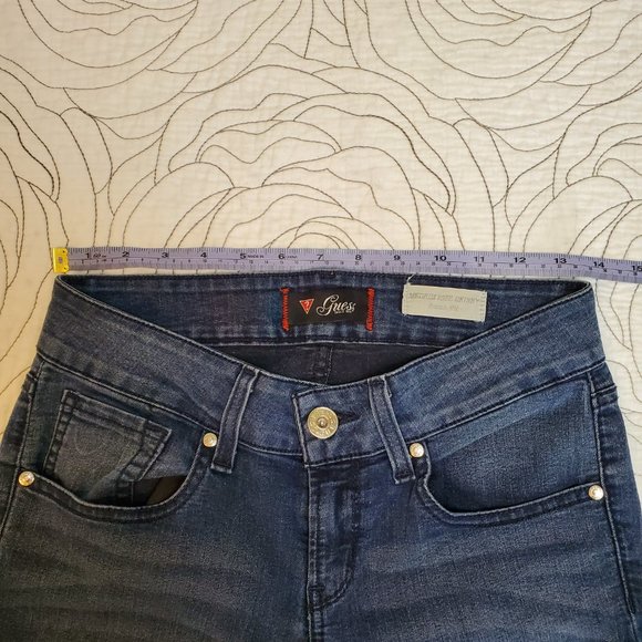 [25] Guess Medium Rise Skinny Jeans - Picture 9 of 9